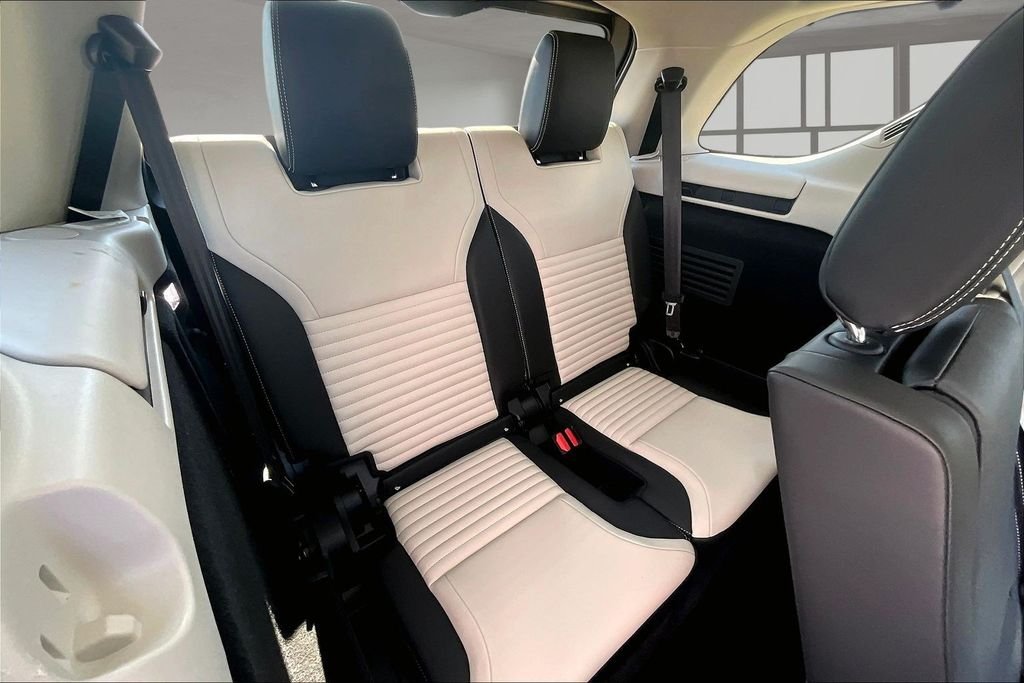 Used 2026 Gray Land Rover Dynamic SE image 28