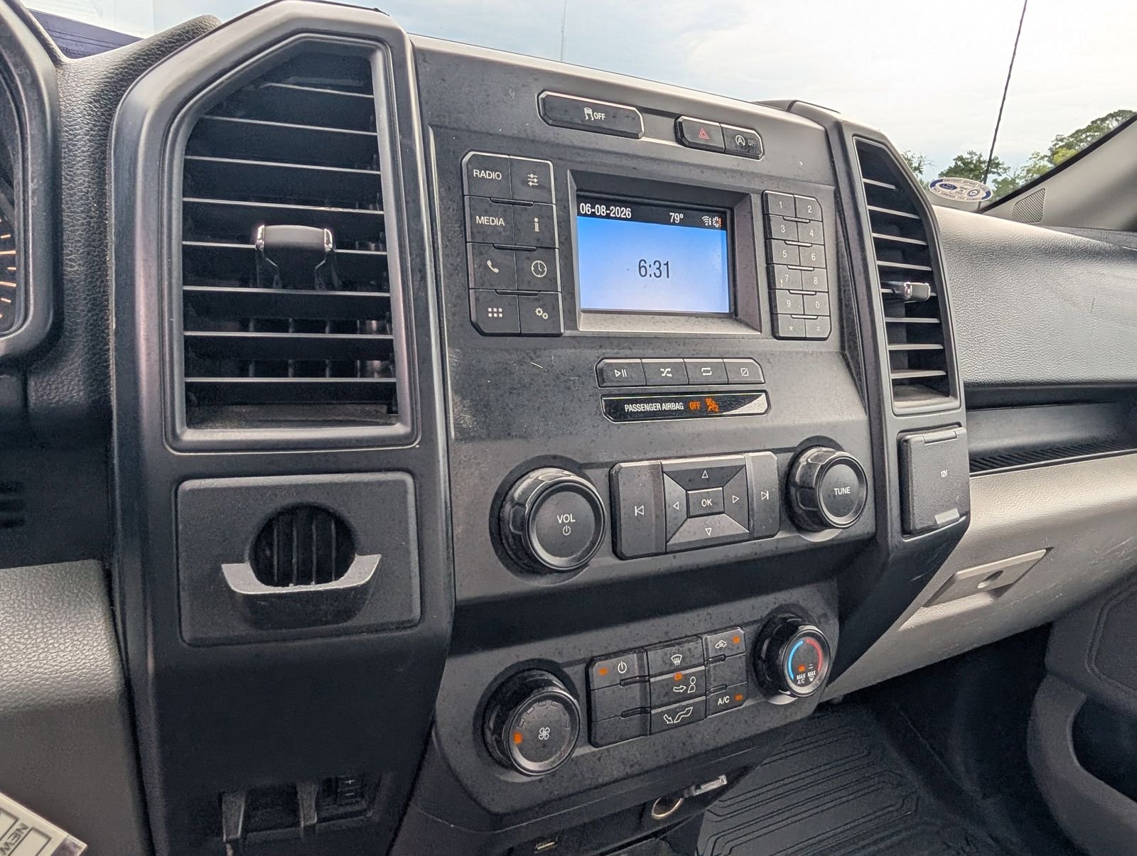 Used 2019 Oxford White Ford XL image 6