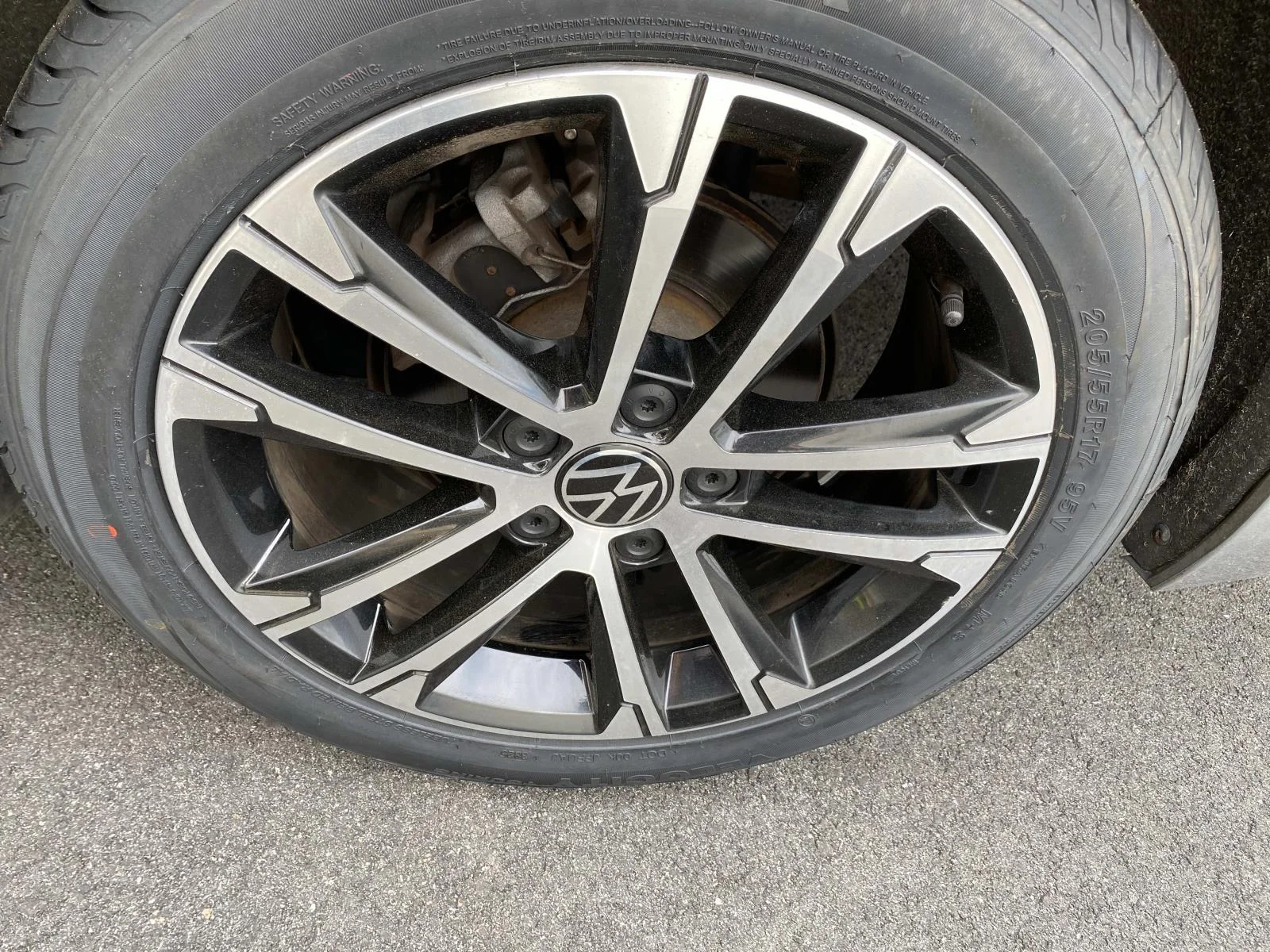 Used 2022 Pyrite Silver Metallic Volkswagen Sport Manual image 21