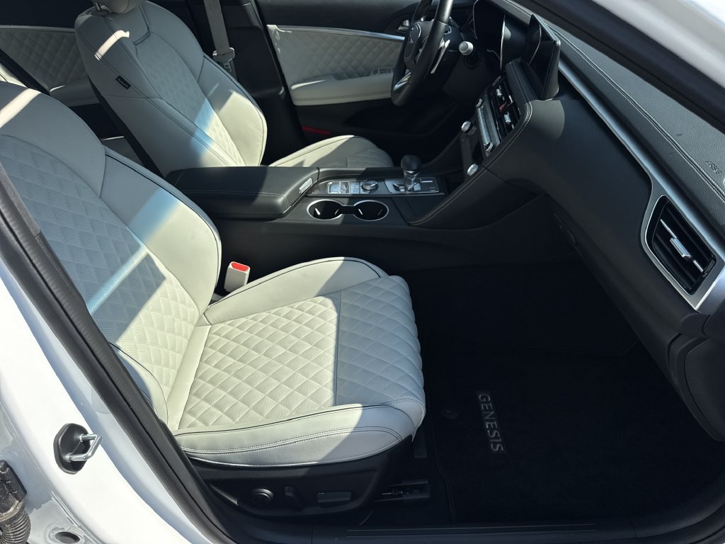 Used 2025 White Genesis 3.3T Sport Advanced image 13