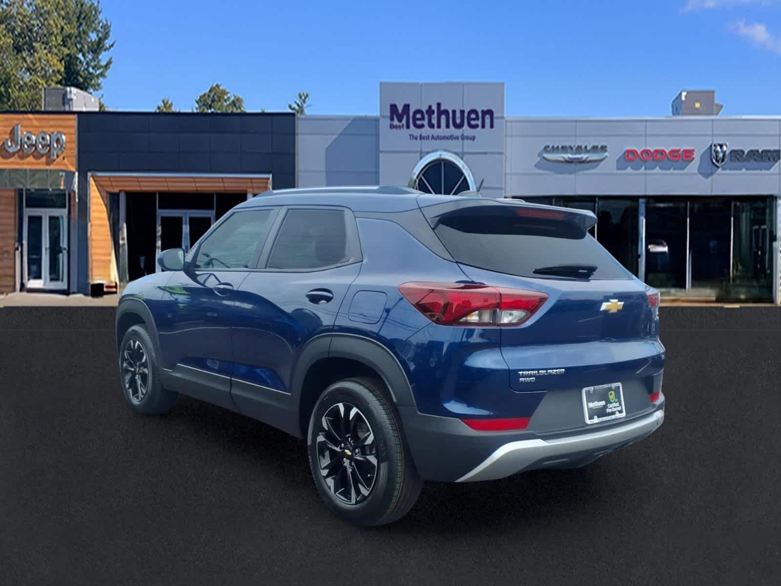 Used 2022 Blue Glow Metallic Chevrolet LT image 5