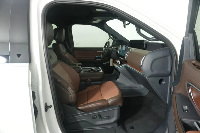 New 2027 Star White Metallic Tri-Coat Ford King Ranch® image 34