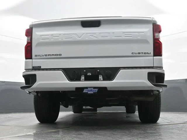 Used 2024 White Chevrolet Custom image 18