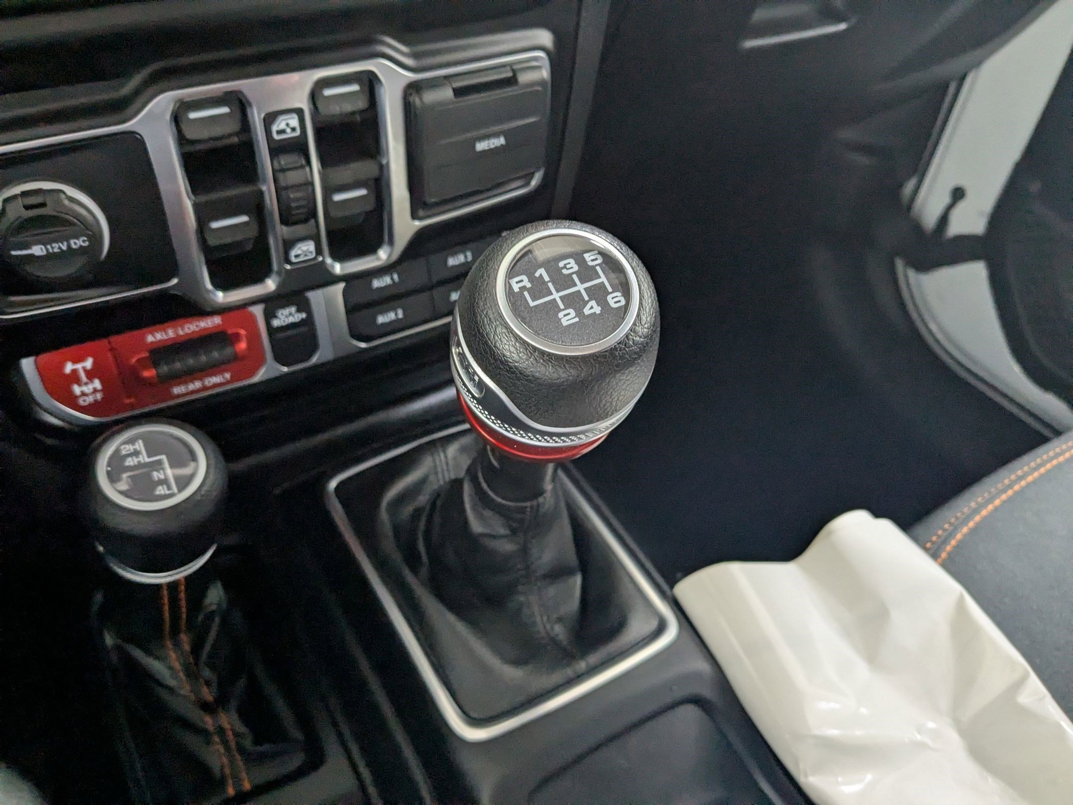 Used 2022 Bright White Clearcoat Jeep Mojave image 16