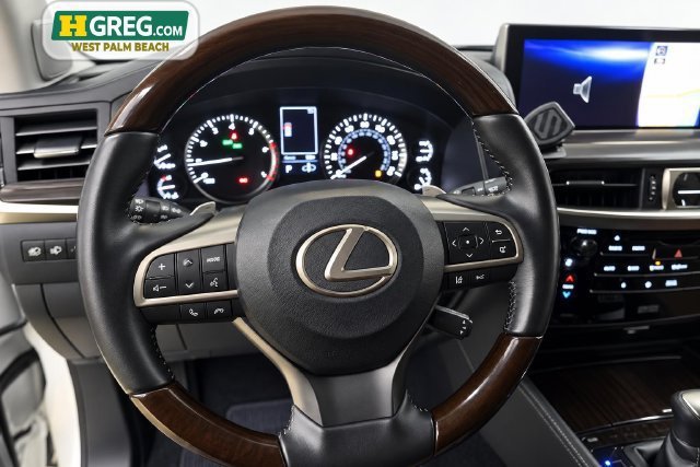 Used 2018 Eminent White Pearl Lexus LX 570 image 10