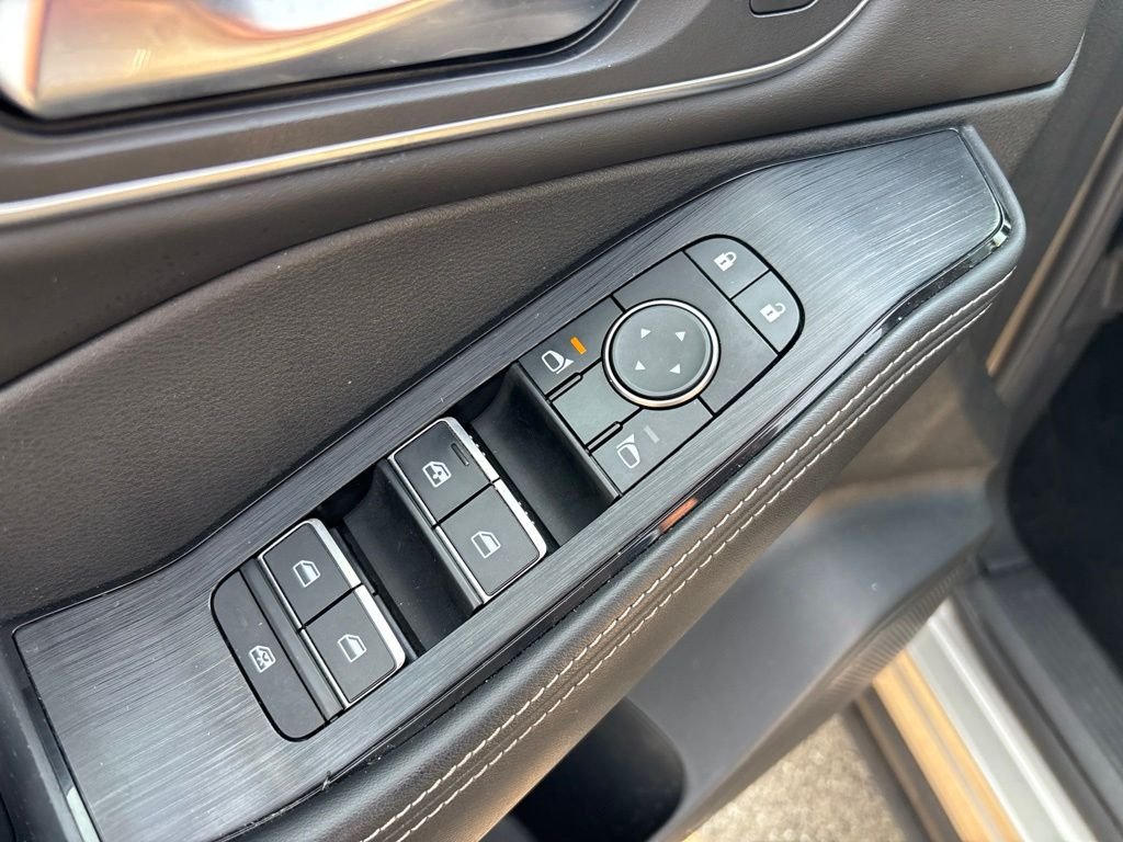 Used 2021 Gold Nissan SL image 18