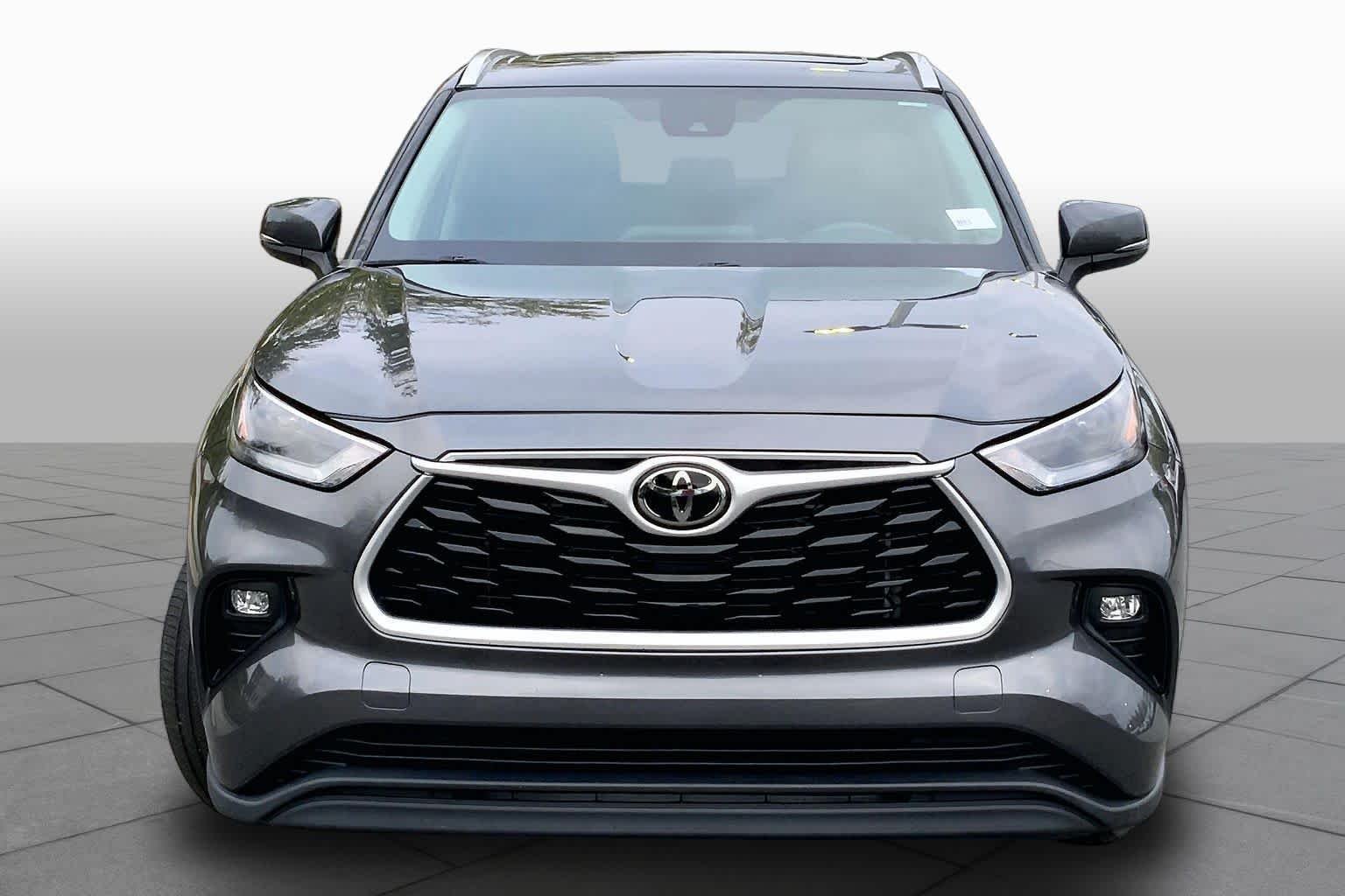 Used 2023 Magnetic Gray Metallic Toyota XLE image 4