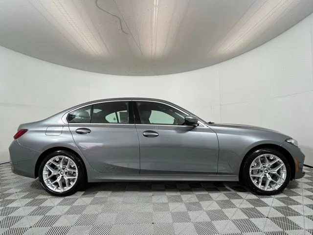 2025 BMW 3 Series 330i - Photo 8