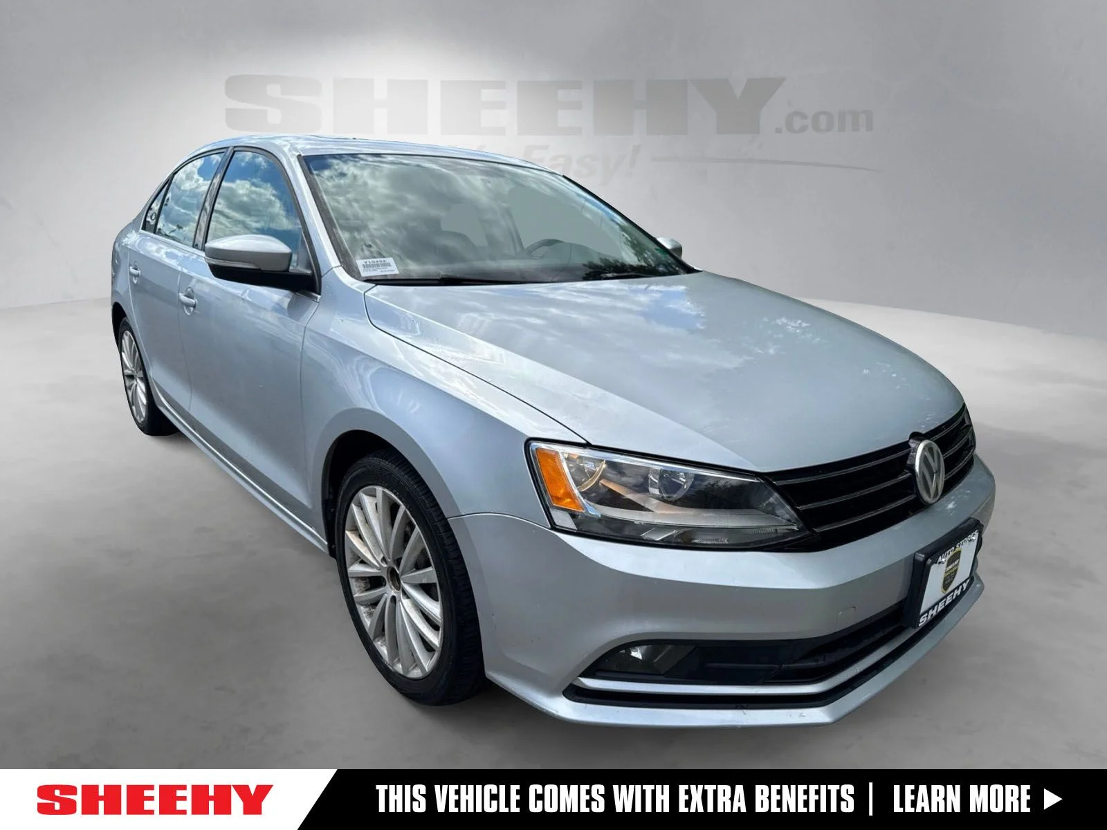 Used 2015  Volkswagen 1.8T SE image 1