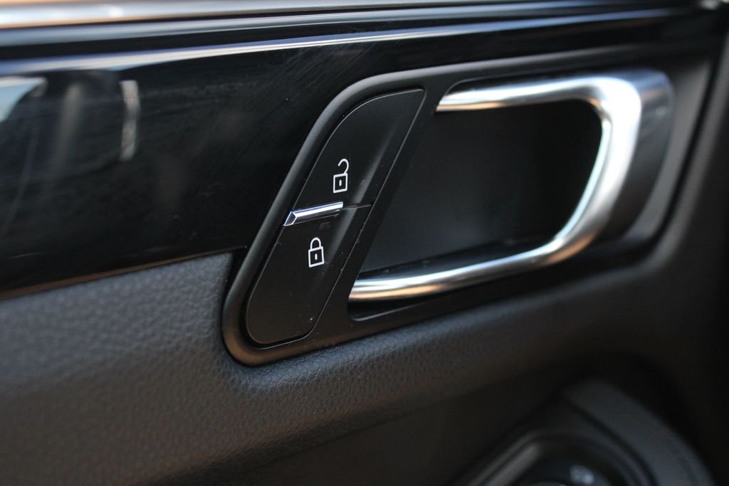 Used 2023 White Porsche T image 6