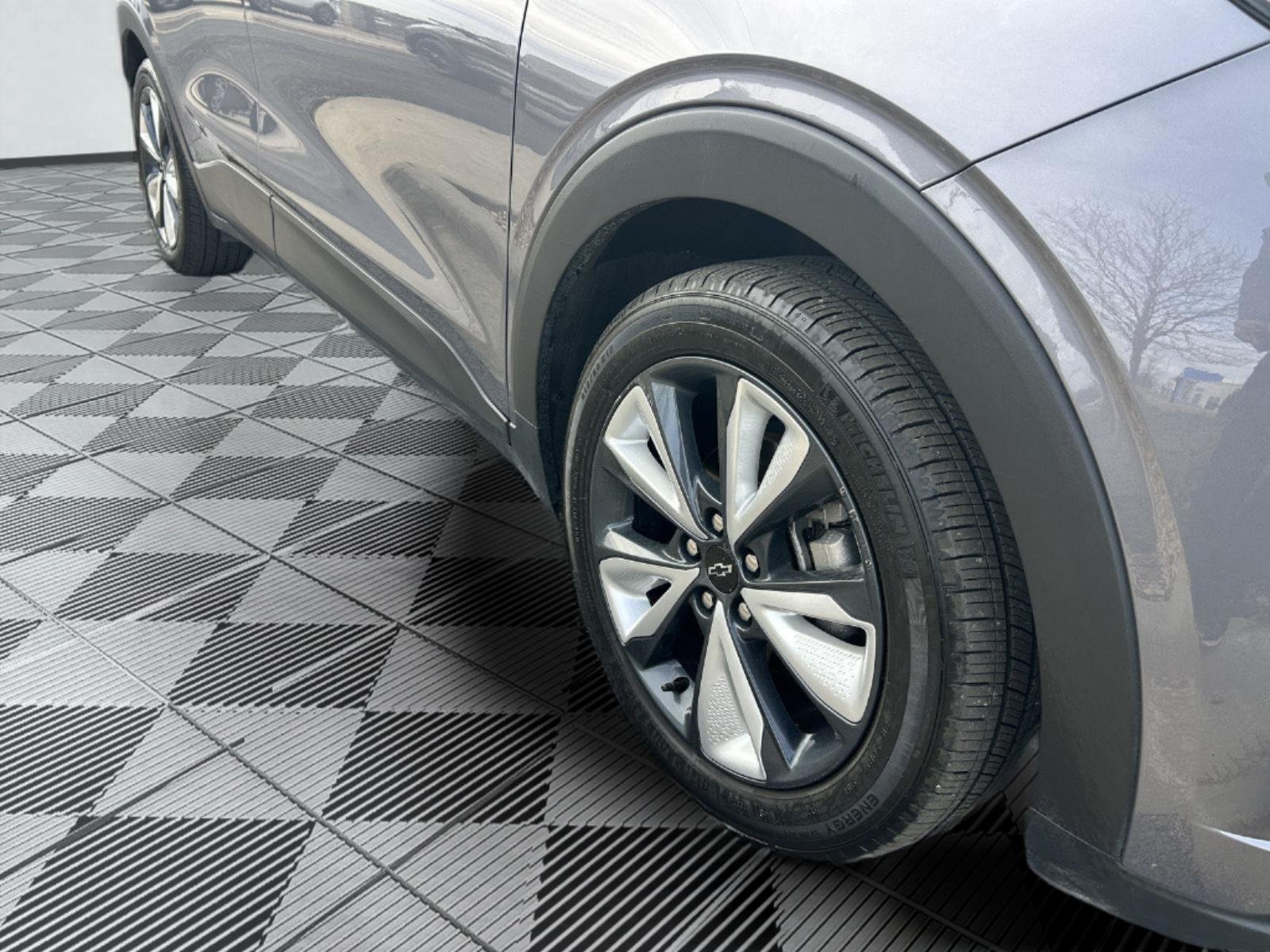 Used 2022 Chevrolet Bolt EUV LT with VIN 1G1FY6S02N4134469 for sale in Kansas City, KS