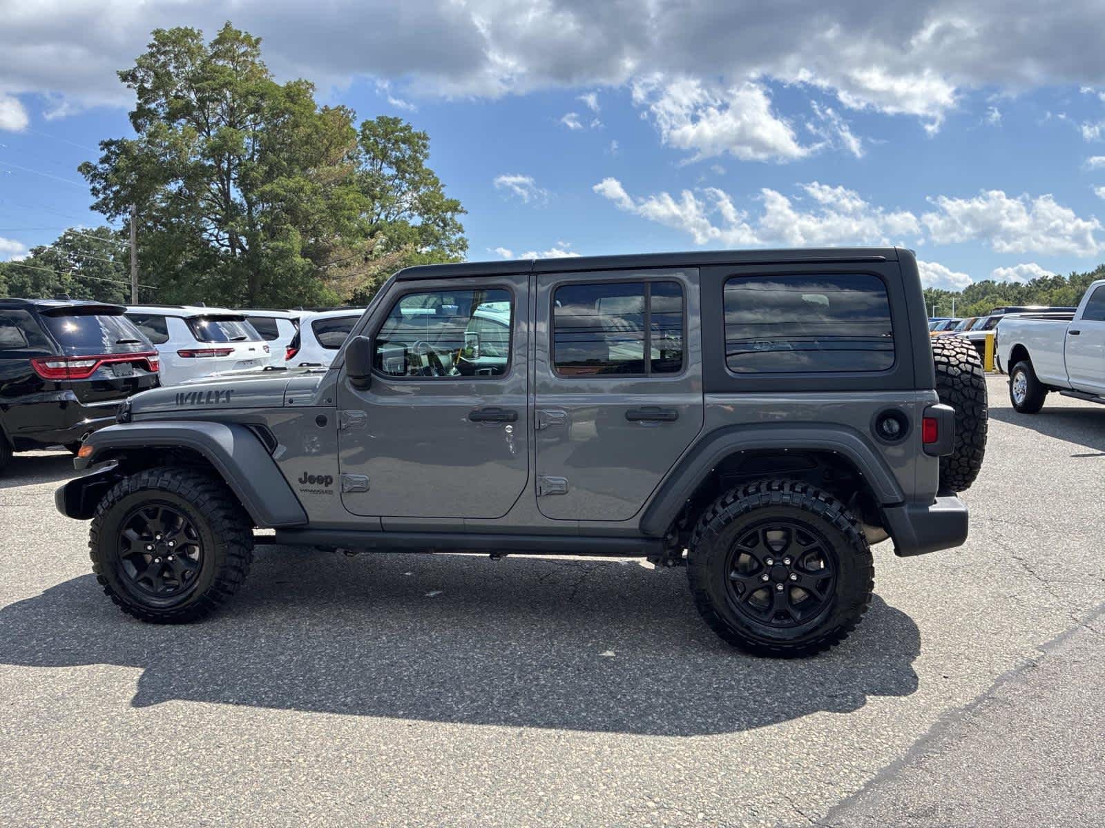 Certified Used 2022 Sting Jeep Unlimited Willys Sport image 4