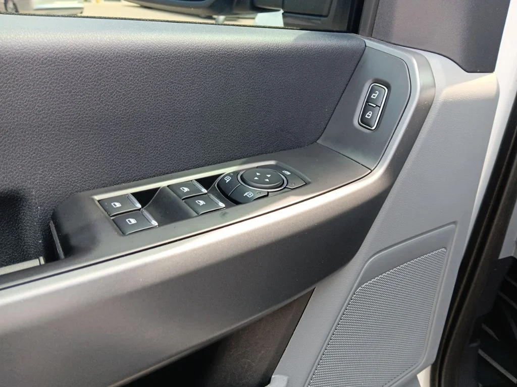 Used 2024 Oxford White Ford XL image 12