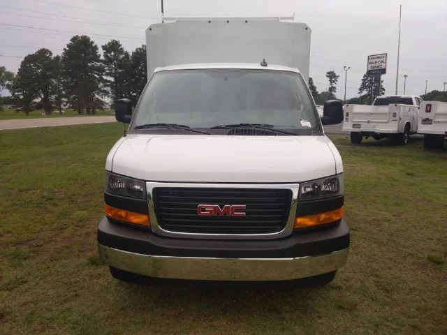 New 2025 Summit White GMC 1WT image 16