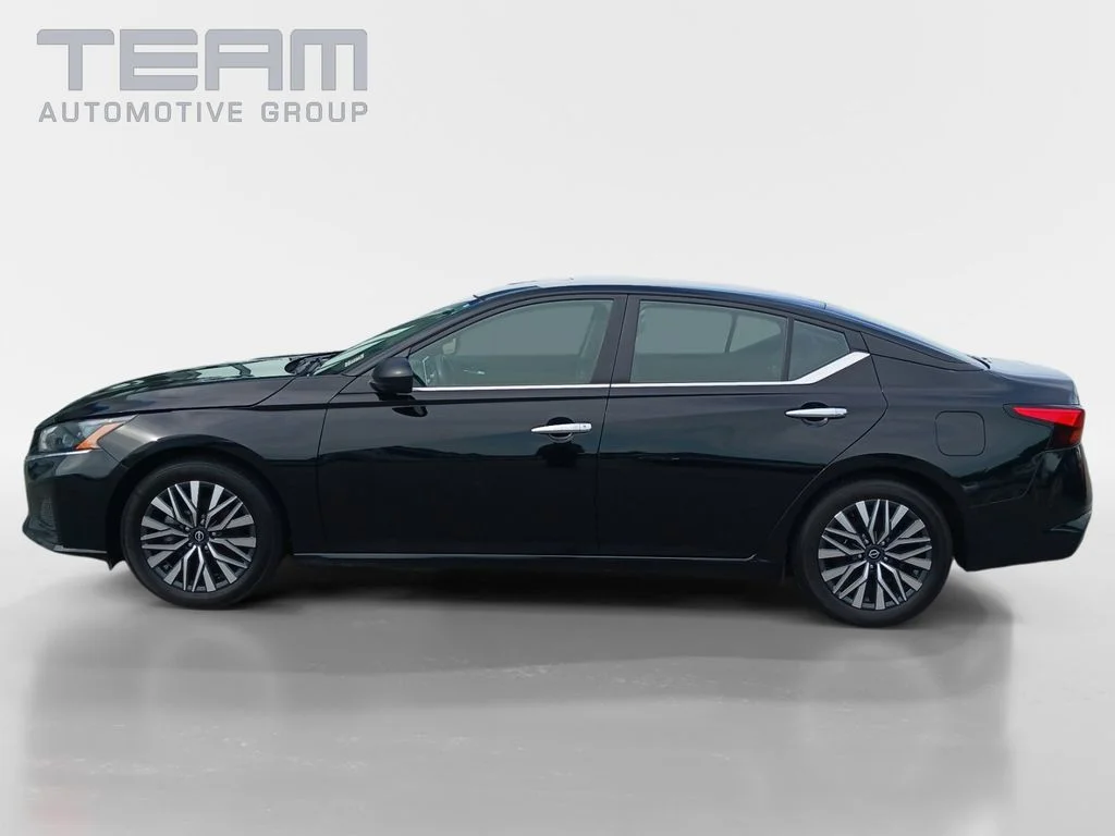 Used 2024 Black Nissan 2.5 SV image 4