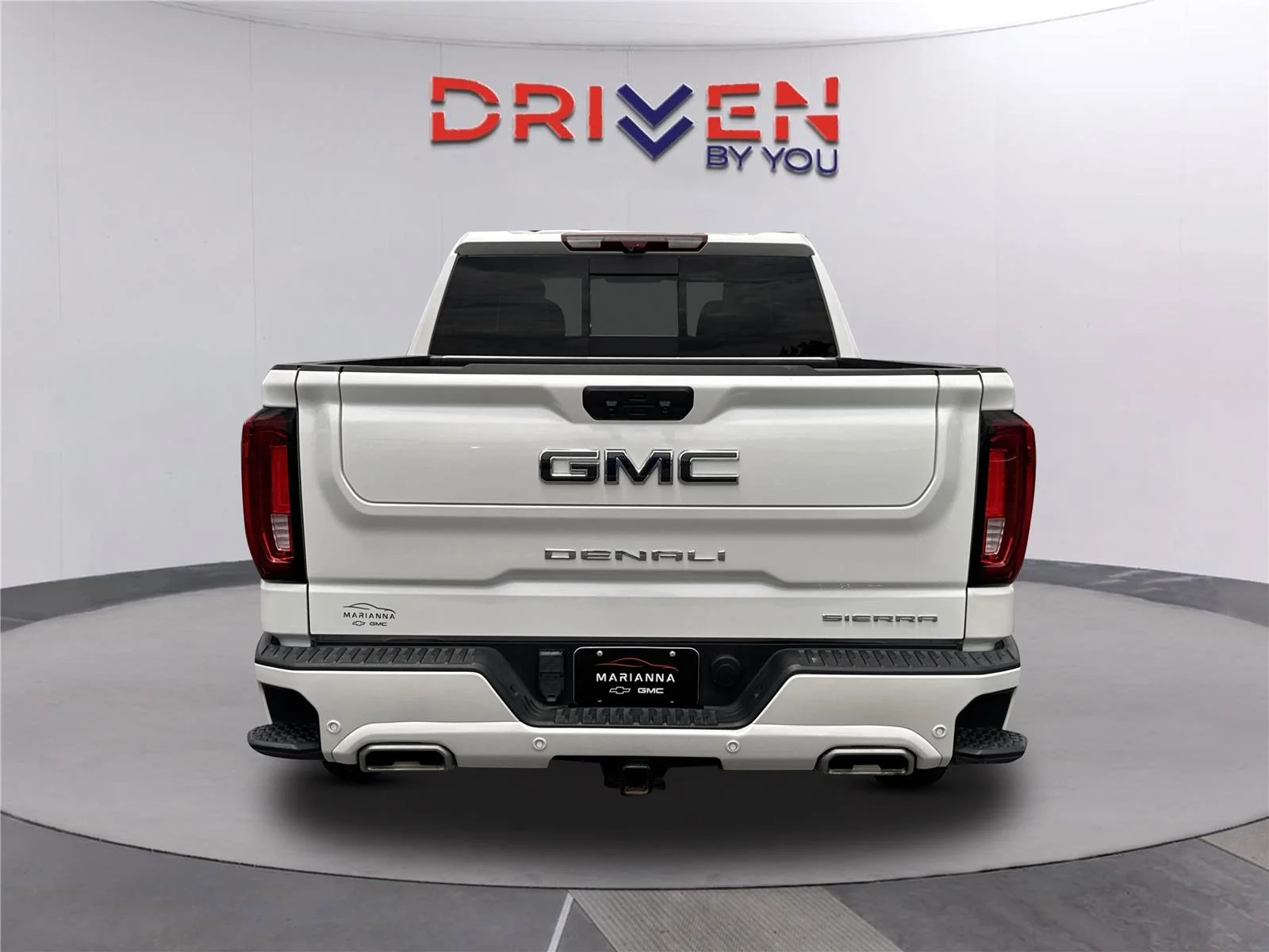 Used 2024 White Frost Tricoat GMC Denali Ultimate image 5