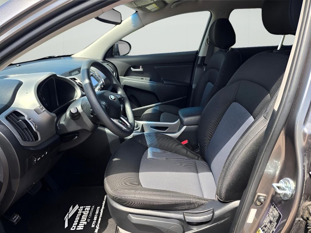 Used 2016 Mineral Silver Kia LX image 27