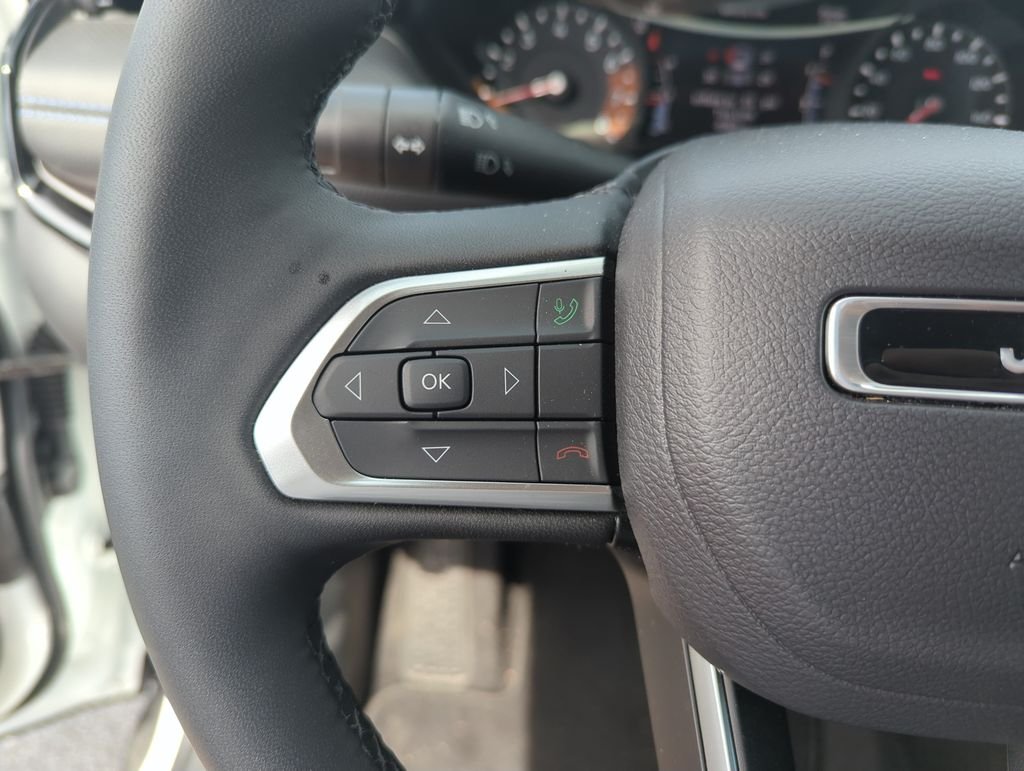 New 2026 Bright White Clear-Coat Exterior Paint Jeep Latitude image 22