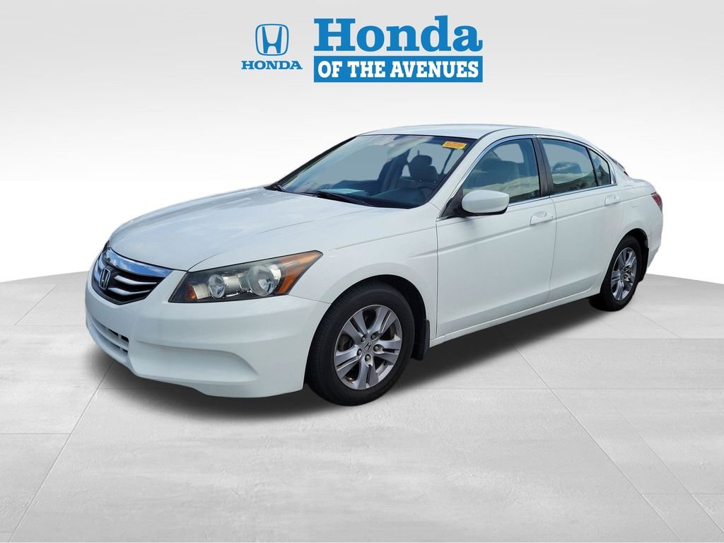 Used 2012 White Orchid Pearl Honda SE image 3