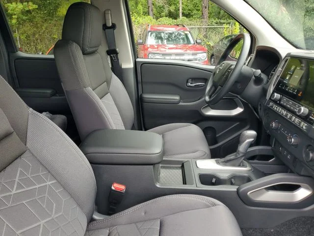 New 2026 Glacier White Nissan Crew Cab SV image 30