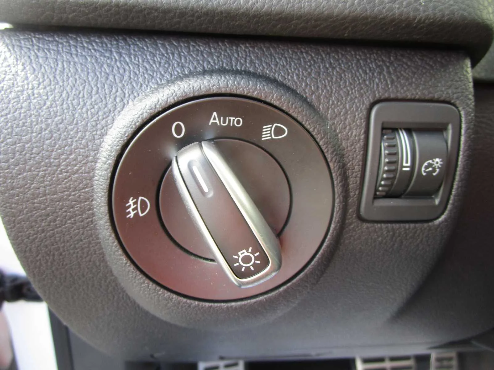 Used 2014 Pure White Volkswagen R-Line image 14