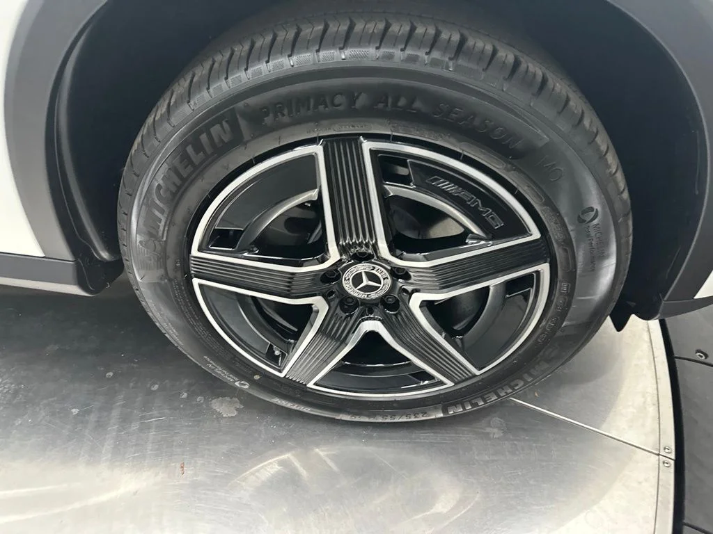 New 2027 White Mercedes-Benz GLC 300 image 9