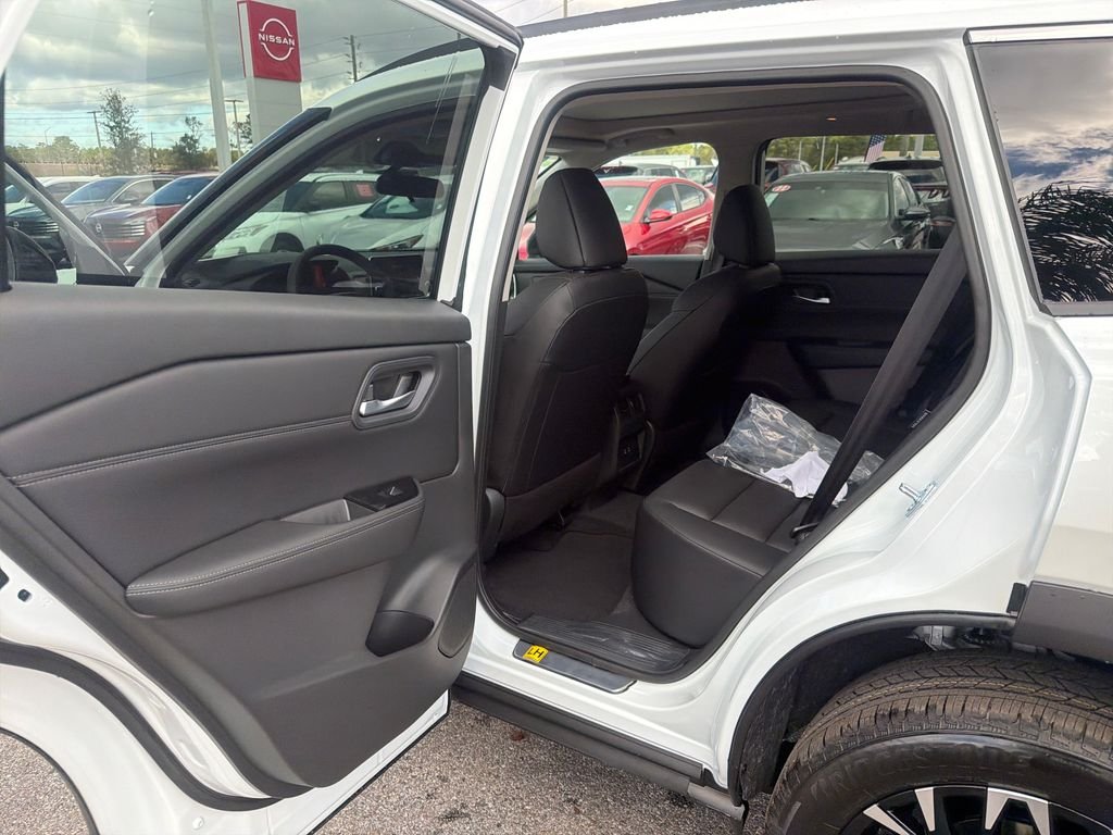 New 2026 Nissan Rogue Dark Armor 4D Sport Utility