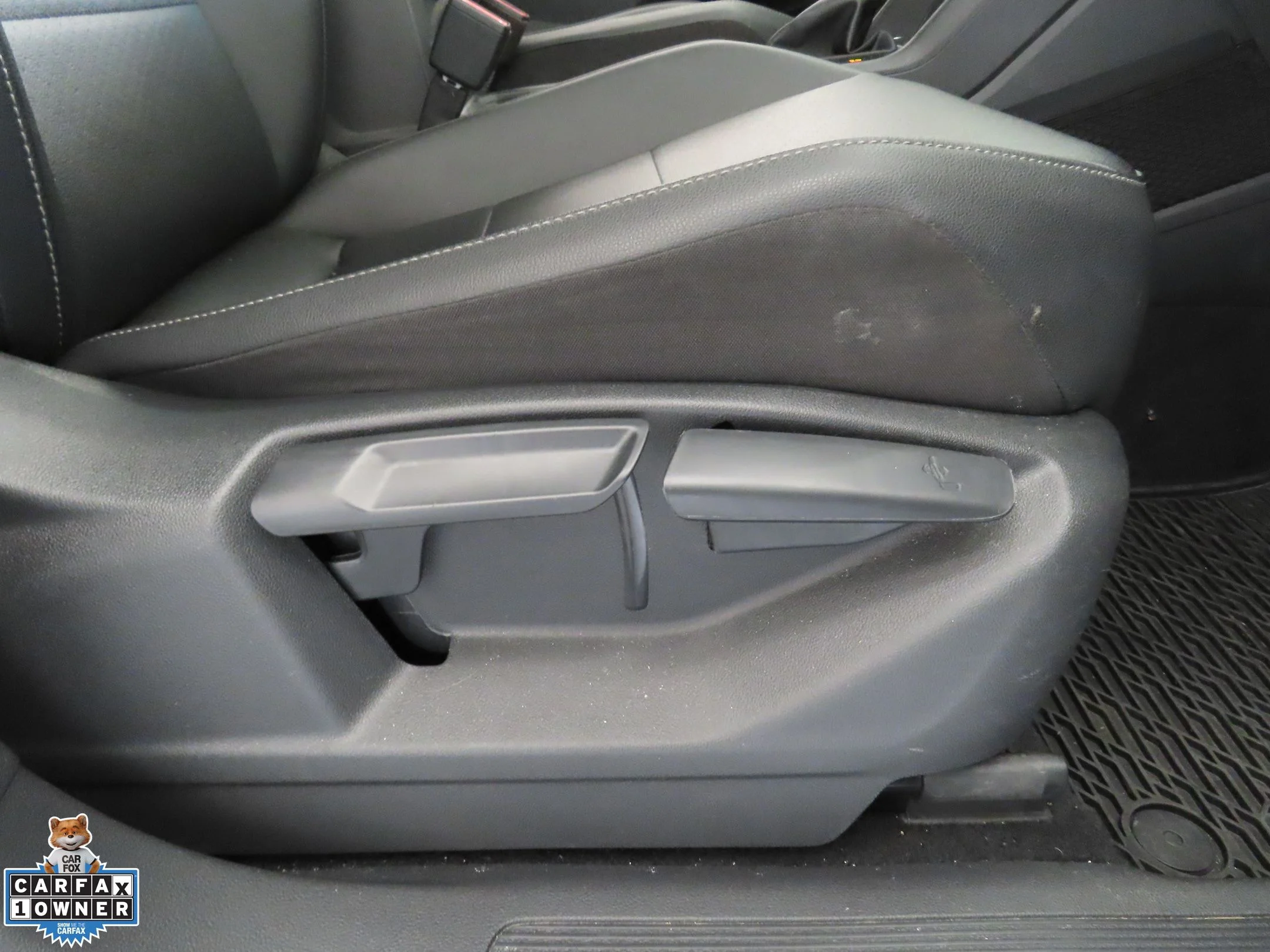 Used 2019 Black Volkswagen 2.0T SE image 28