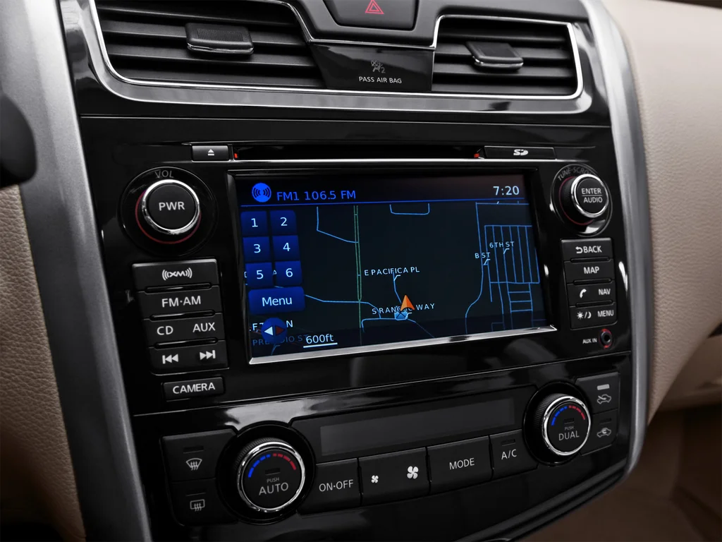 Used 2013 Blue Nissan 2.5 S image 29