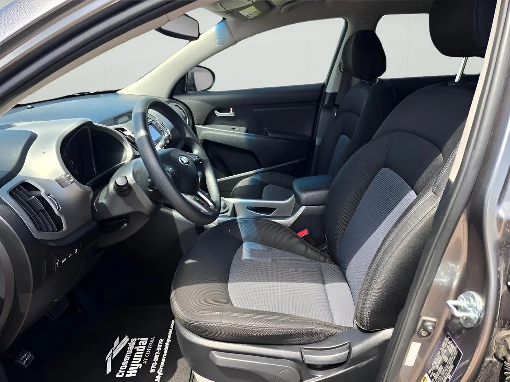 Used 2016 Mineral Silver Kia LX image 27