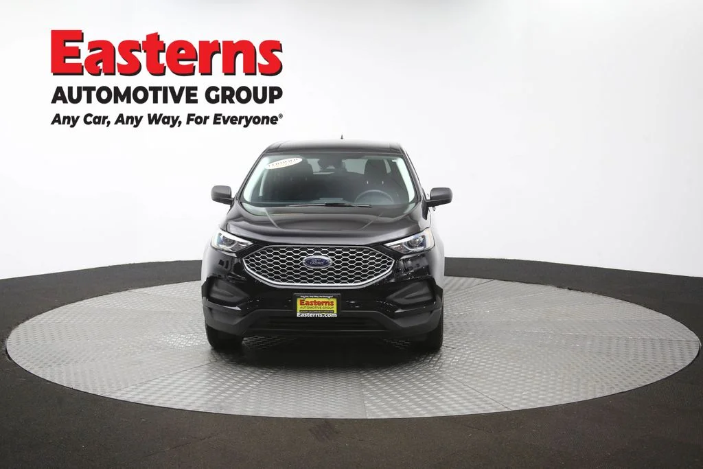 Used 2023 Black Ford SE image 51