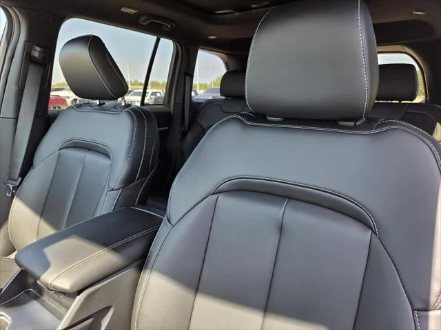 New 2026 Bright White Clear-Coat Exterior Paint Jeep Limited image 22