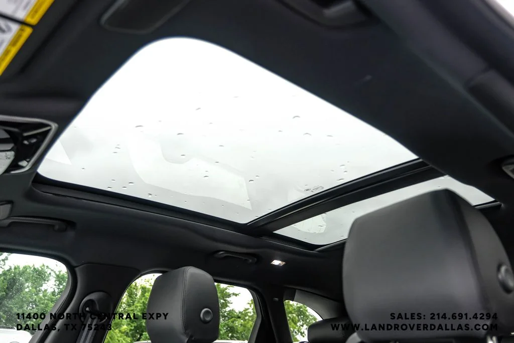 New 2026 Ostuni Pearl Wht Prem Met Land Rover Dynamic SE image 21