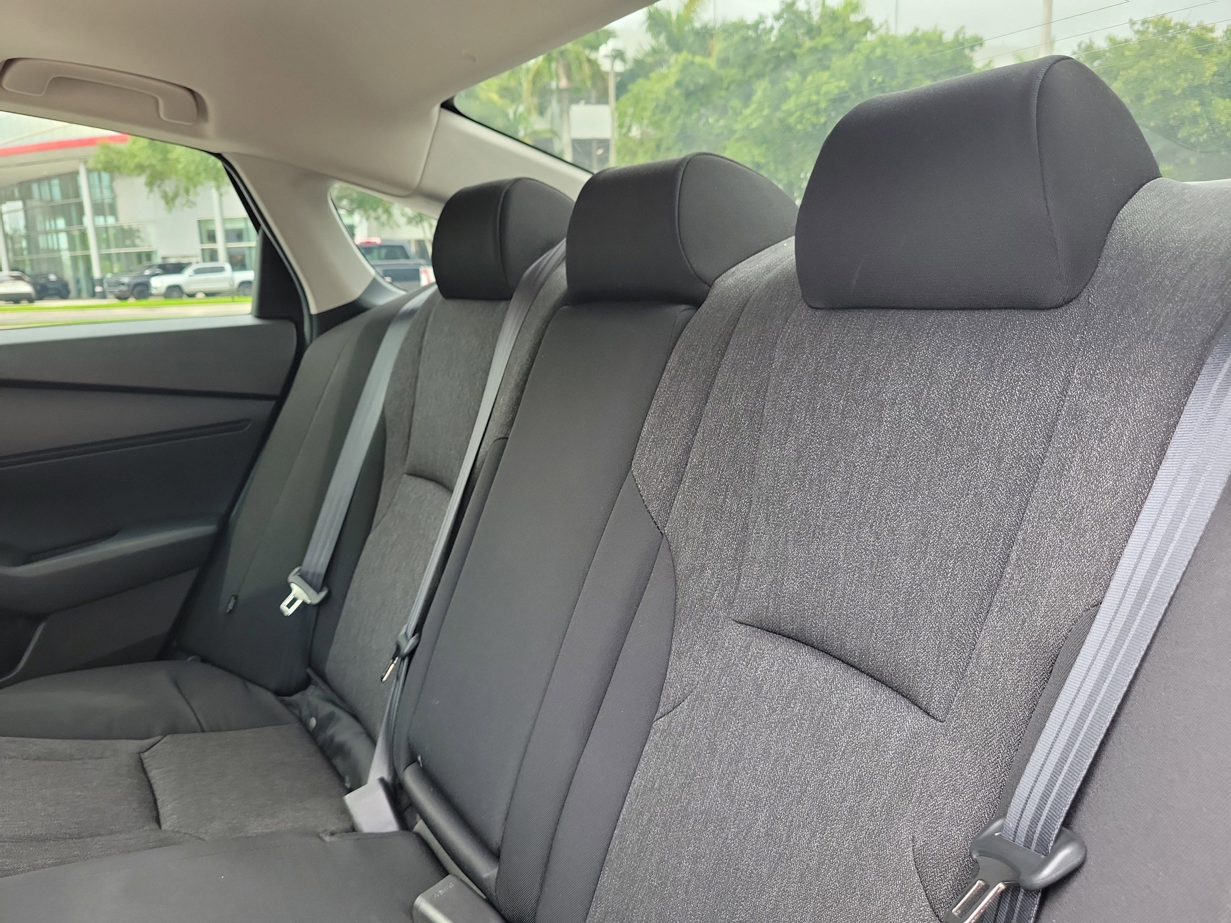 Used 2025 Platinum White Pearl Honda SE image 11