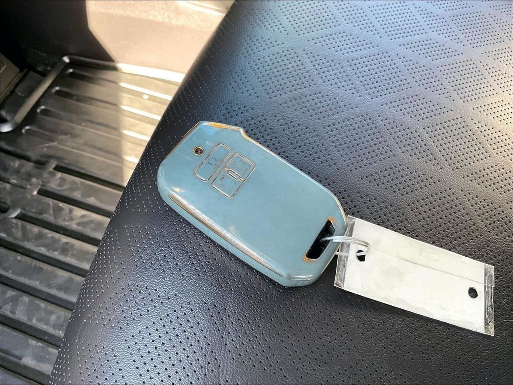 Used 2023 Silver Kia LX Seat Package image 31