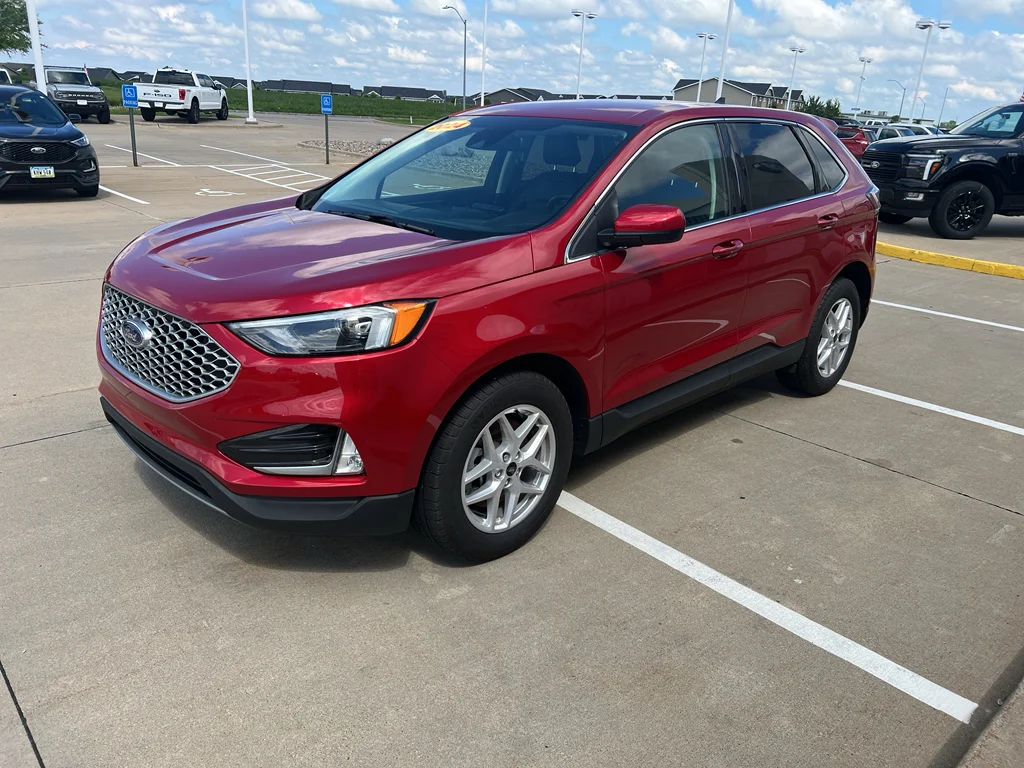 Used 2024 Rapid Red Metallic Tinted Clearcoat Ford SEL image 4