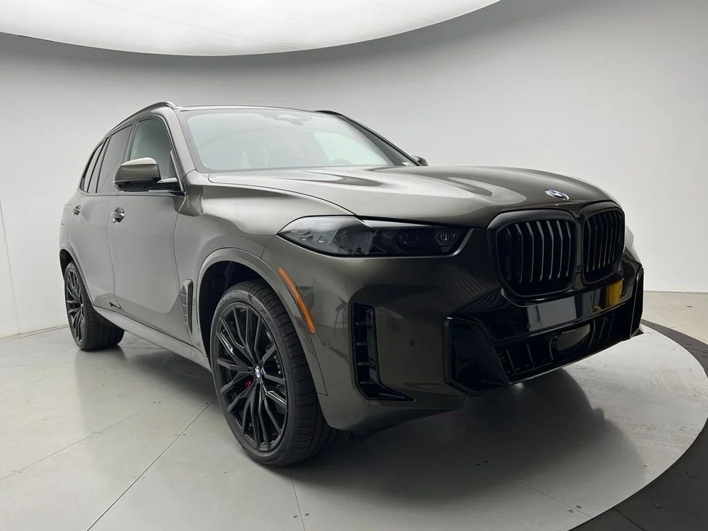 New 2026 Manhattan Green Metallic BMW sDrive40i image 2