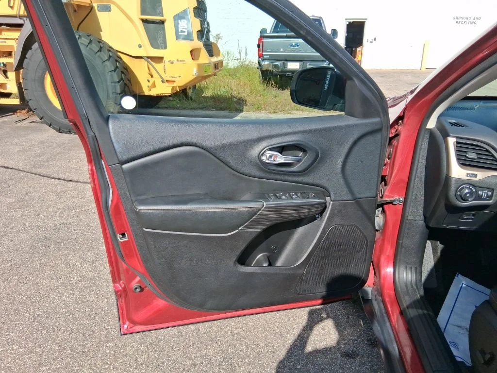 Used 2015 Deep Cherry Red Crystal Pearlcoat Jeep Limited image 12