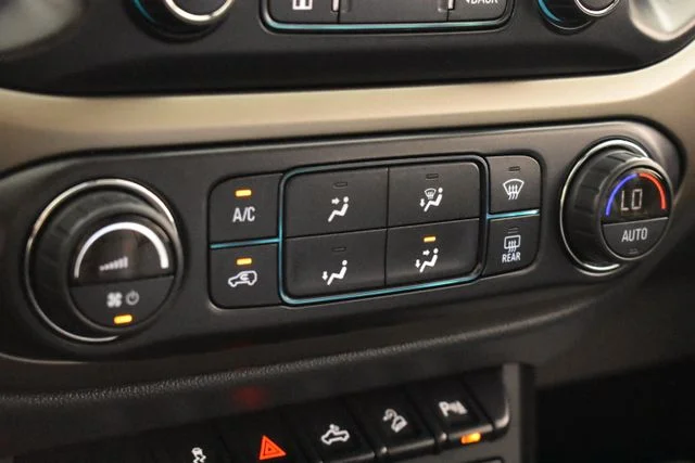Used 2022 Blue Chevrolet Z71 image 28