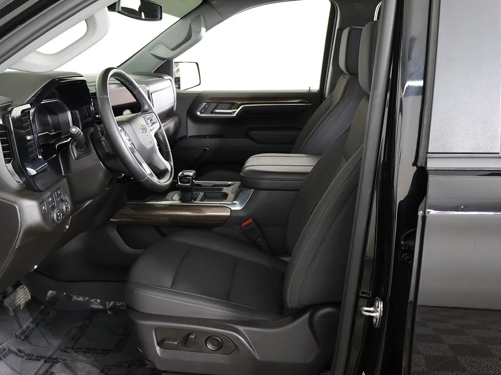 Used 2024 Black Chevrolet RST image 29