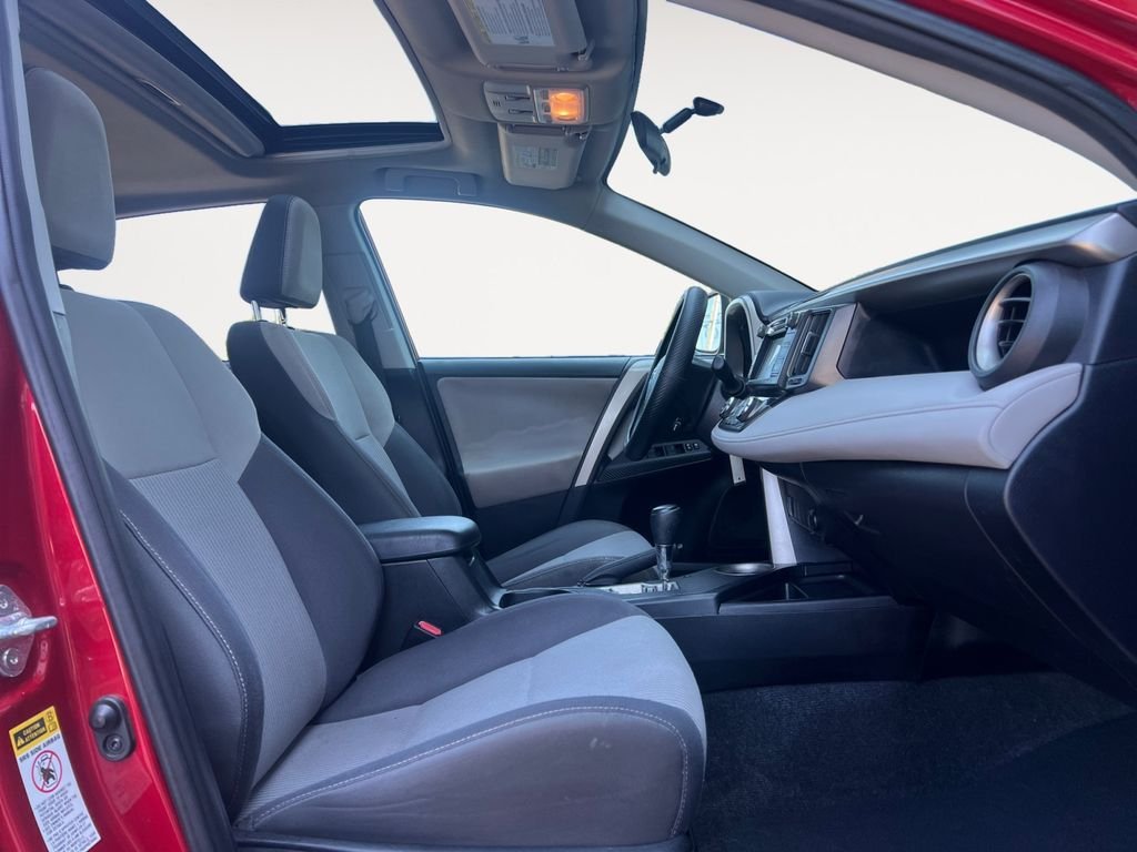 Used 2015 Red Toyota XLE image 15