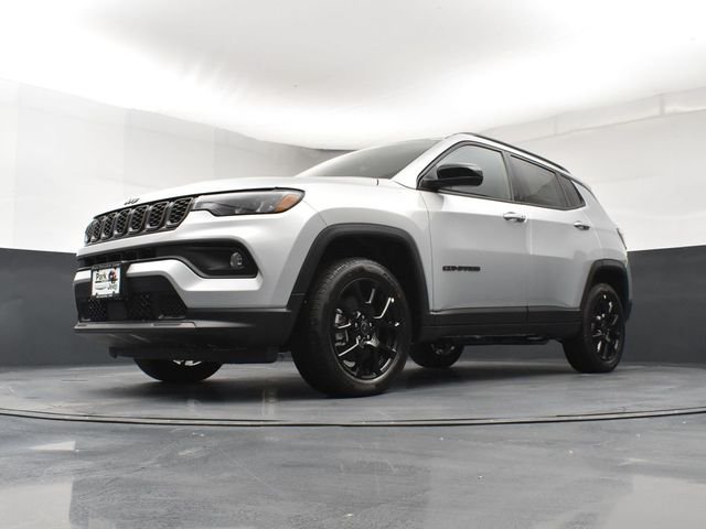 New 2026 Silver Zynith Metallic Clearcoat Jeep Latitude image 20