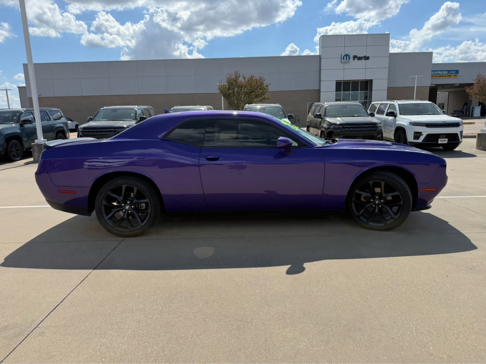 Used 2023 Plum Crazy Pearlcoat Dodge SXT image 5