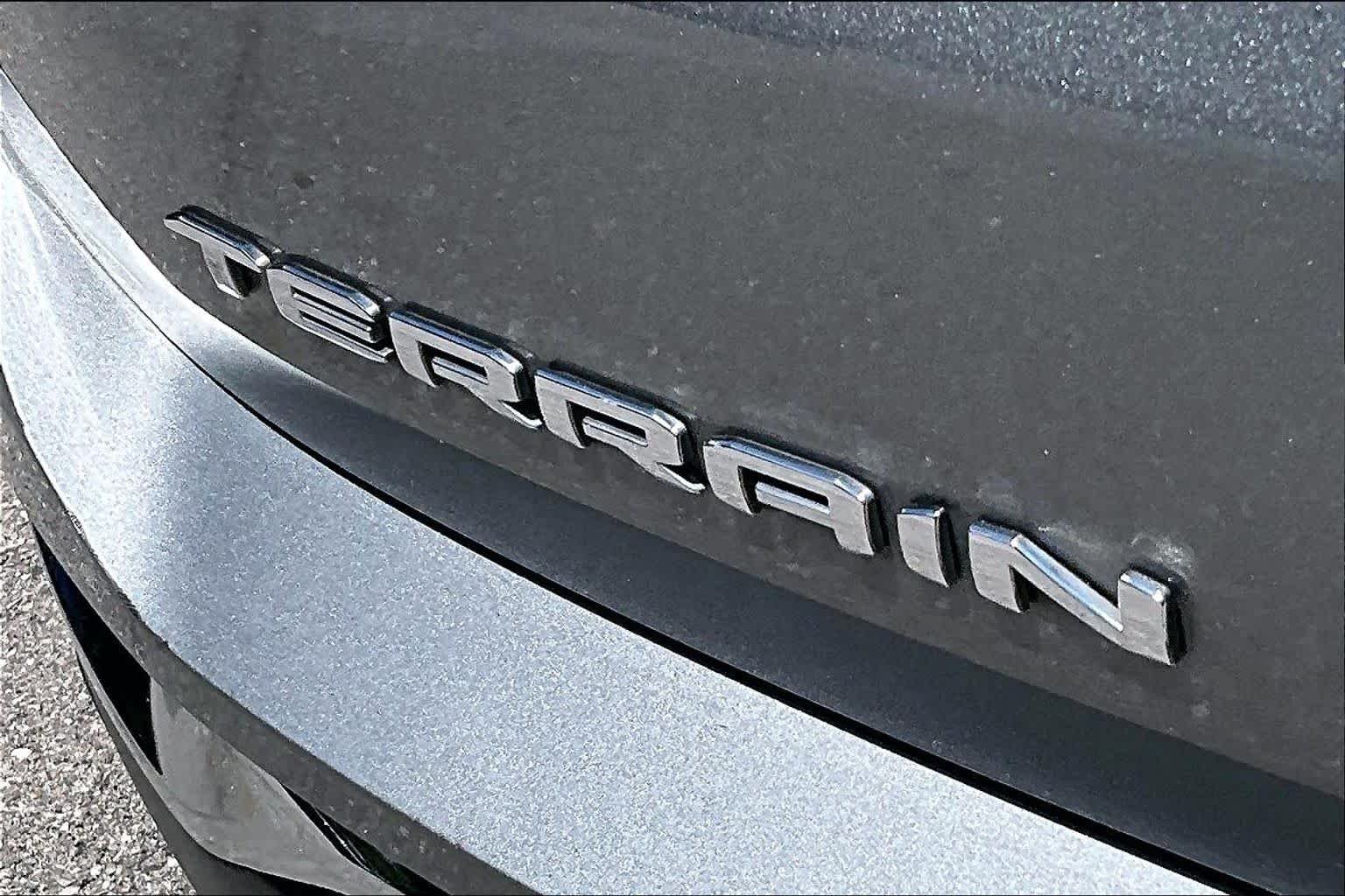 Used 2024 Sterling Metallic GMC SLT image 10