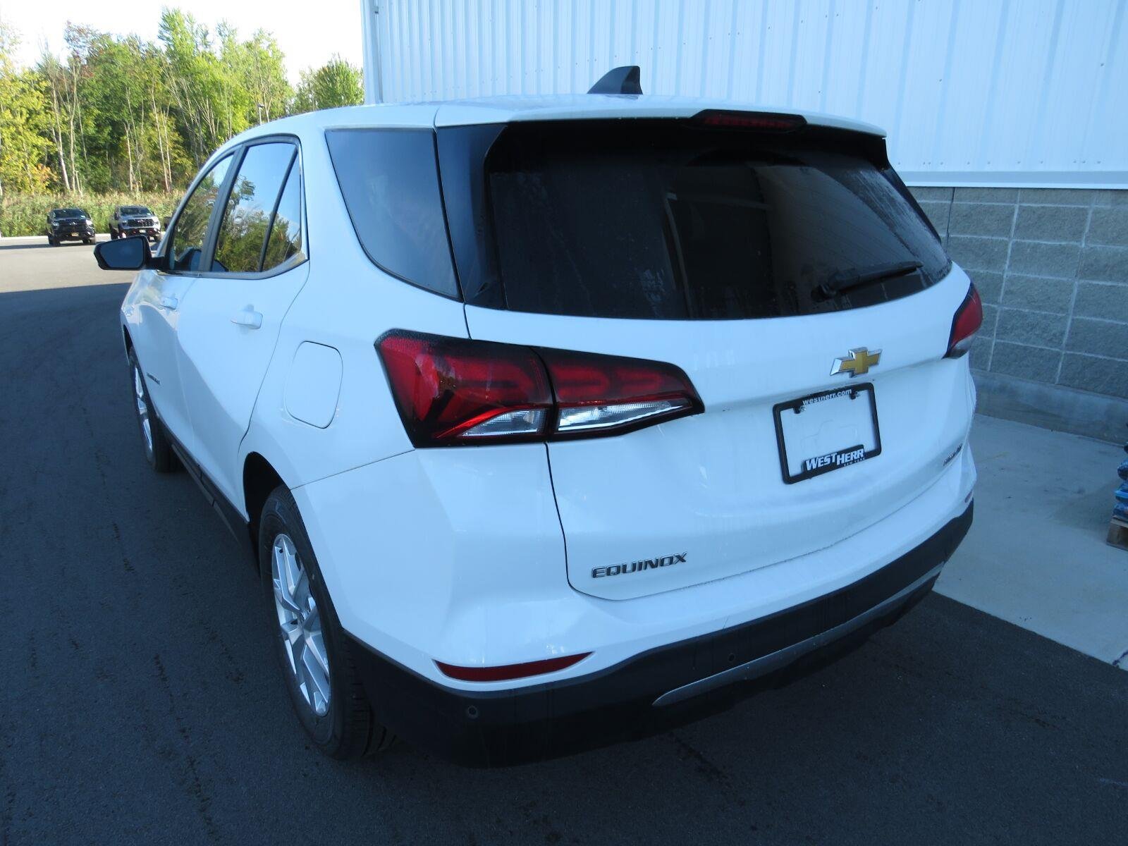 Used 2024 Summit White Chevrolet LT image 19