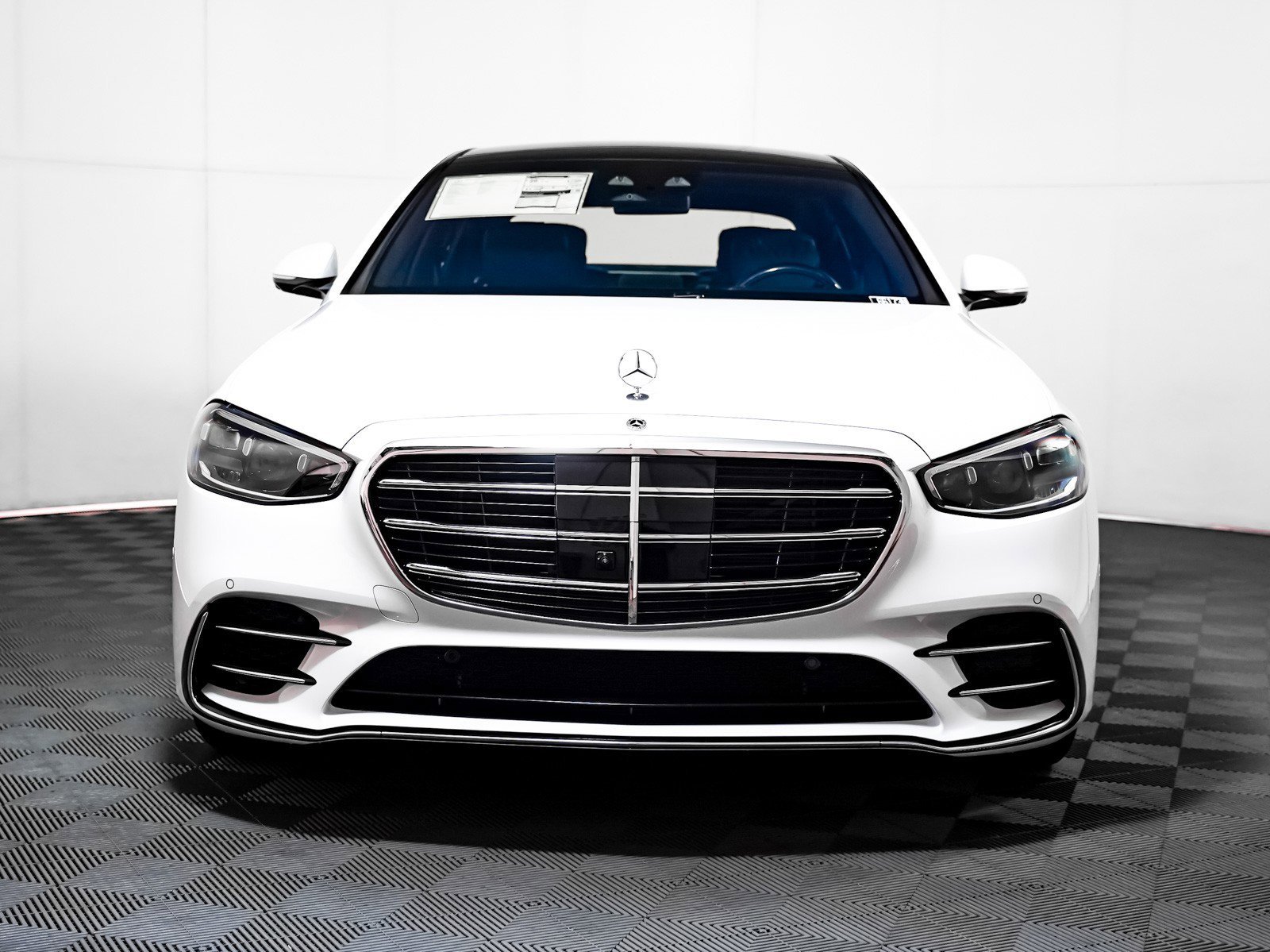 New 2026 MANUFAKTUR Moonlight White Metallic Mercedes-Benz S 580 image 12