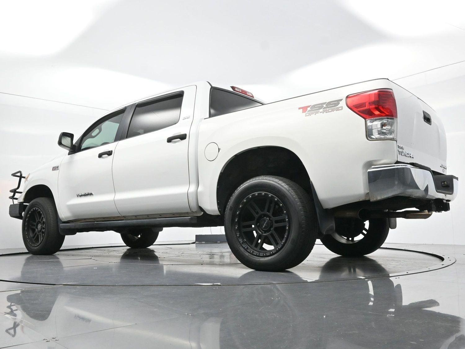 Used 2013 Super White Toyota Grade image 44