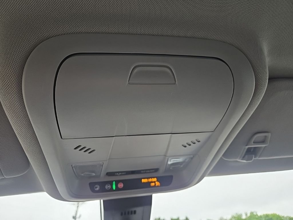Used 2024 White Chevrolet LT image 66