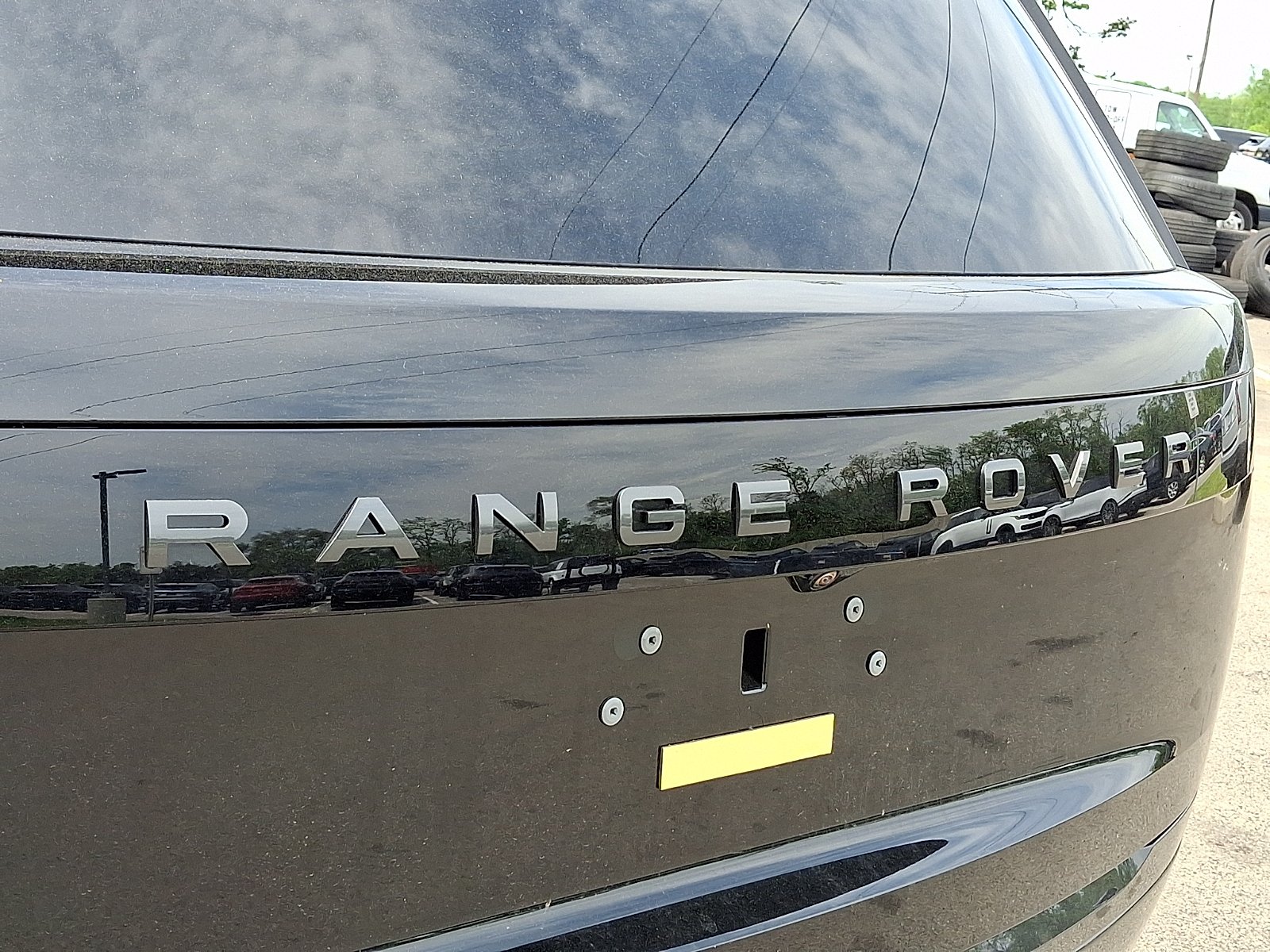 New 2026 Santorini Black Land Rover P400 SE 7 Seat image 21