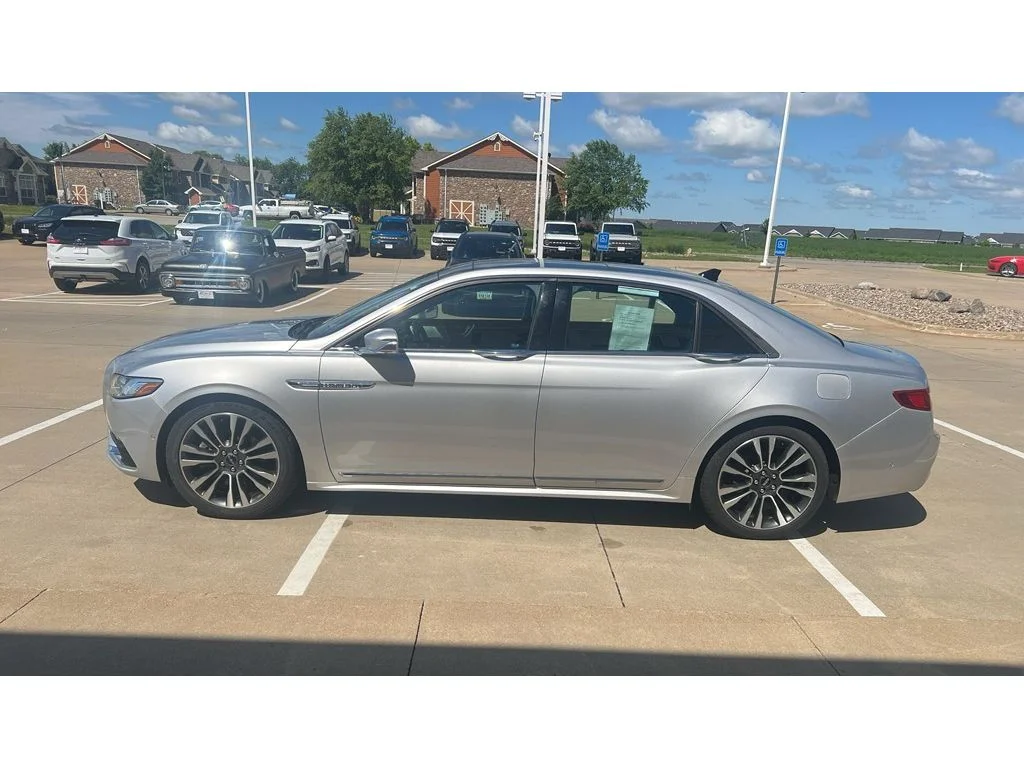 Used 2018 Ingot Silver Metallic Lincoln Reserve image 5